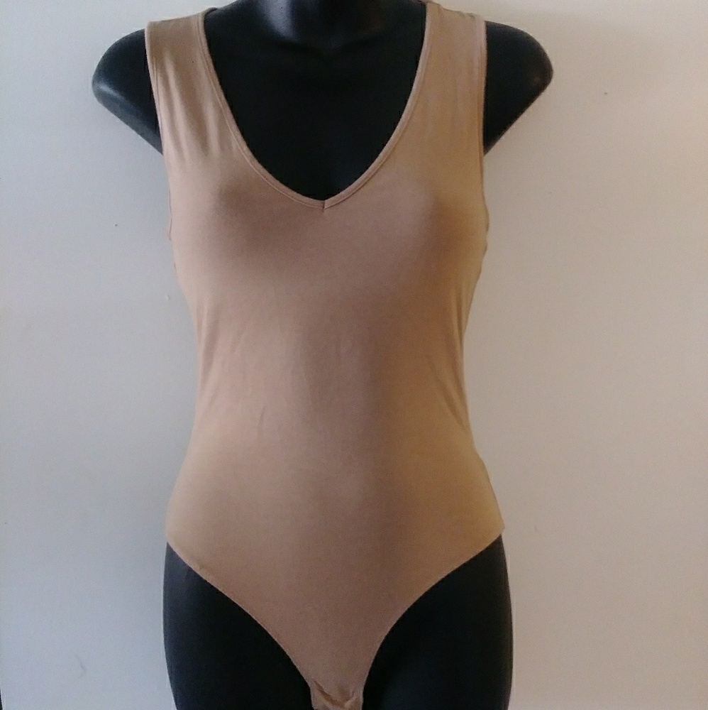 A lovely KENDALL & KYLIE tan bodysuit